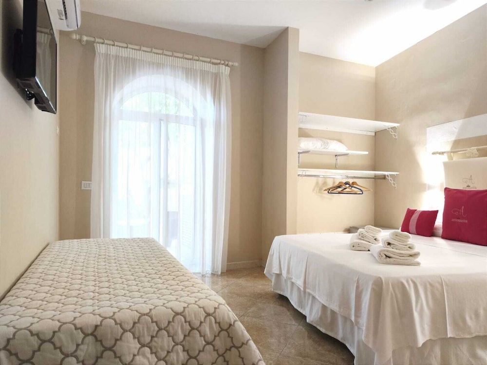 Classic Room, Non Smoking, Garden View photo 2