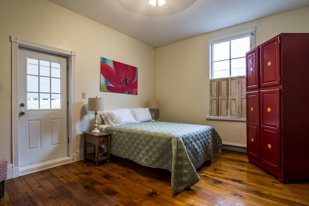 Standard Room, 1 Queen Bed, Non Smoking (Frost) photo 1