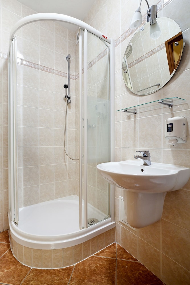Basic Double Room photo 3