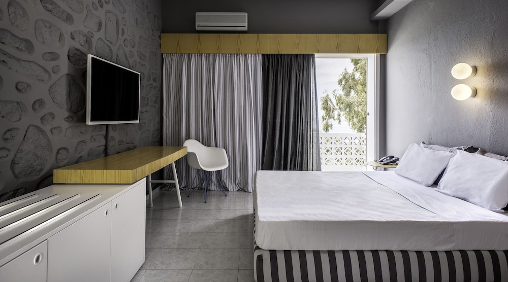 Superior Single Room, Sea View - Photo 7