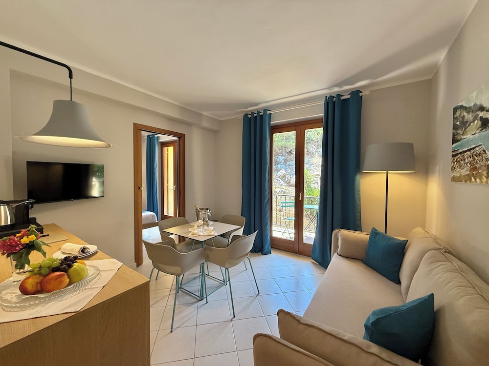 Suite - Photo 10