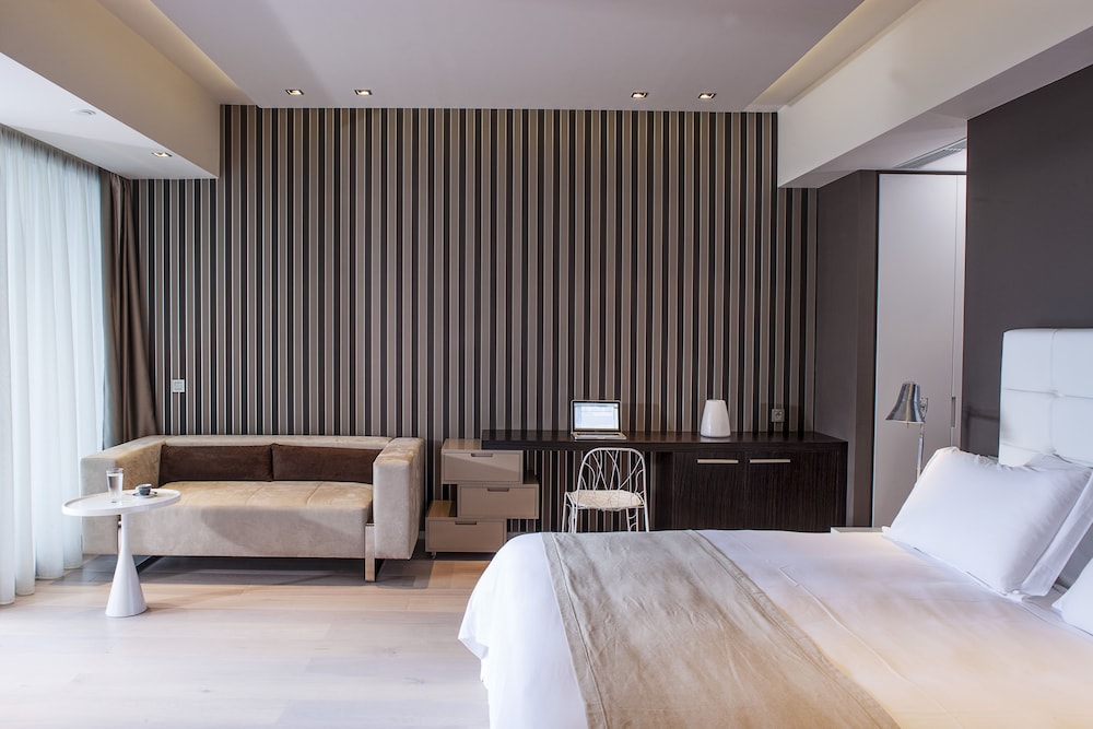 Pool Signature Suite - Photo 8