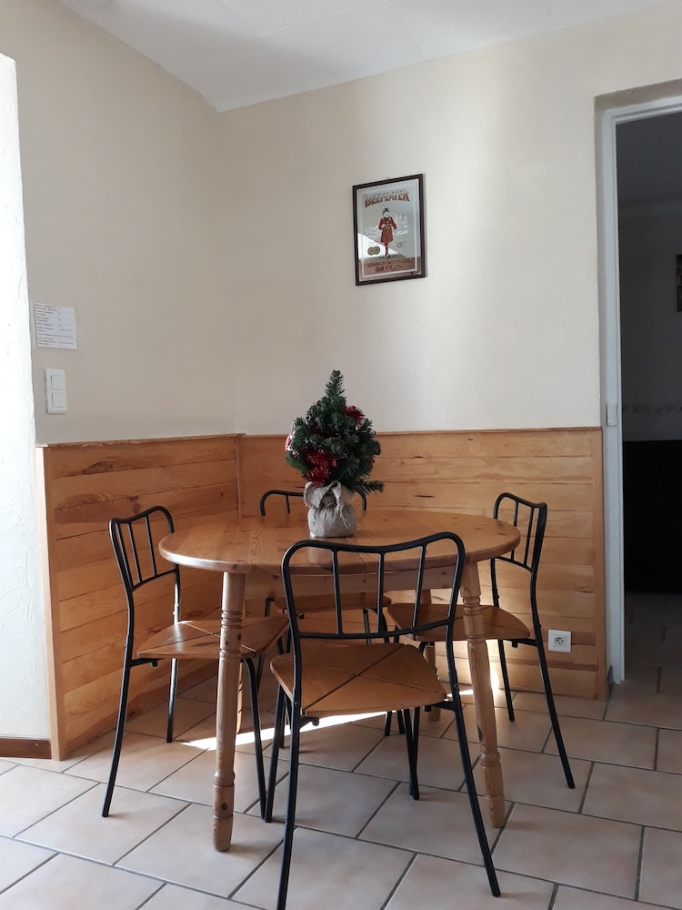 Family Condo, 1 Bedroom, Balcony, Mountain View (Larche) photo 3