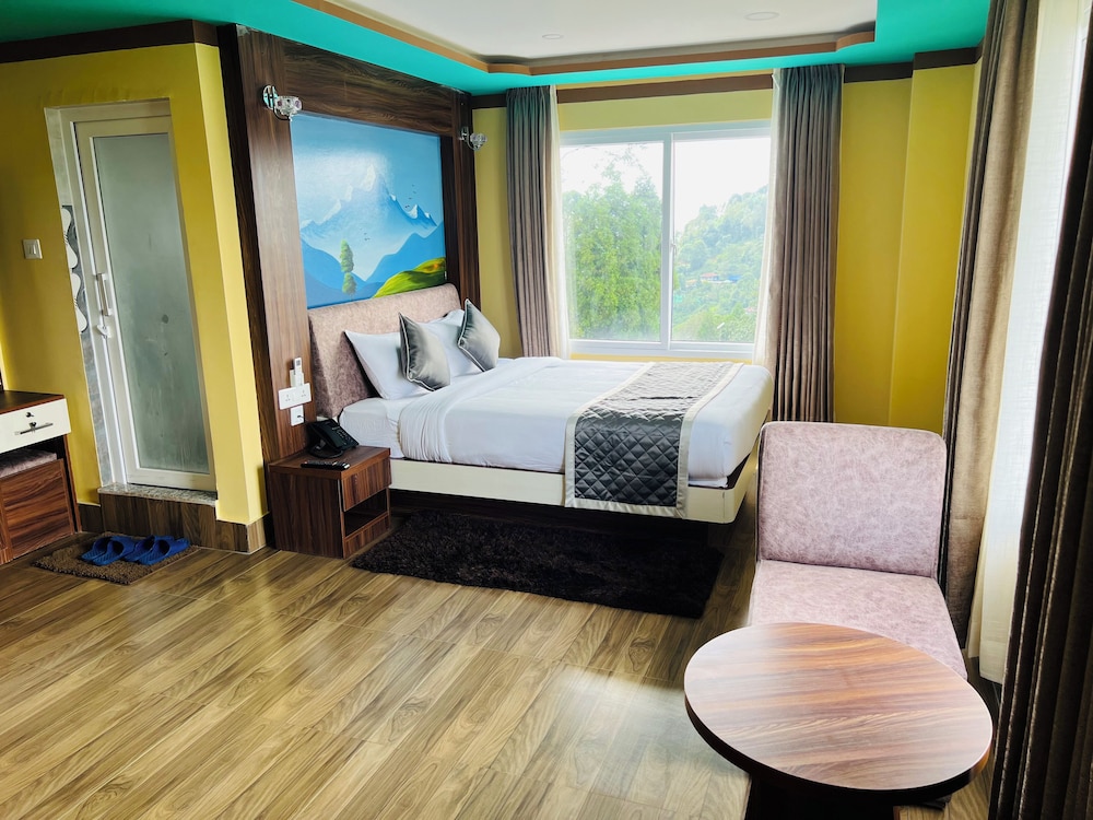 Superior Room, Non Smoking, Mountain View photo 3