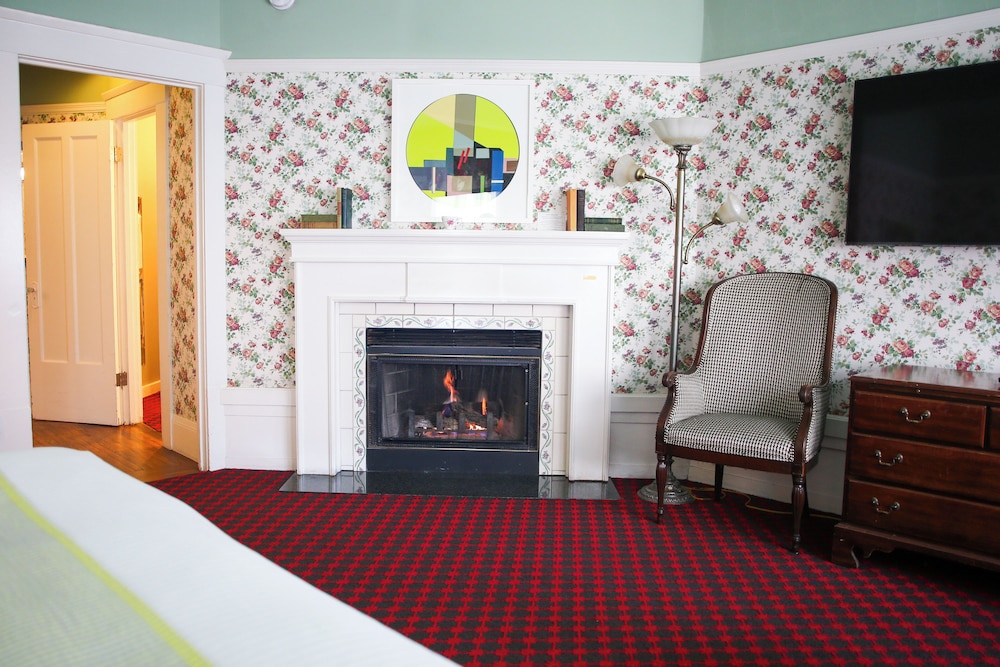 Luxury Room, 1 King Bed, Fireplace - Photo 1
