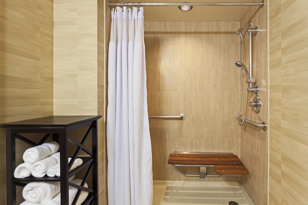 Room, 1 King Bed, Accessible (Communications) - Photo 3