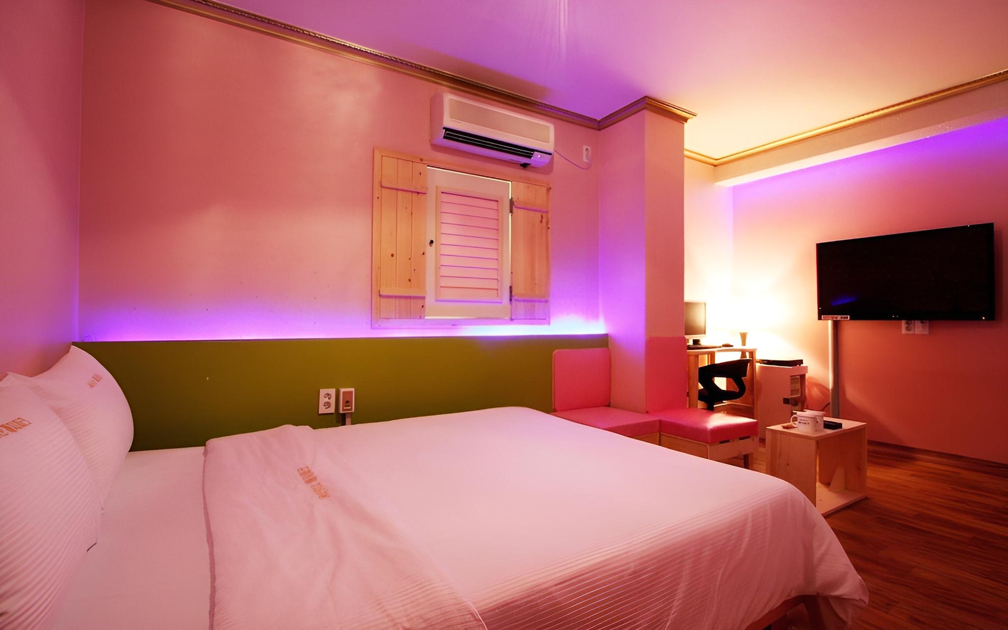 Room (Standard Room) - Photo 11