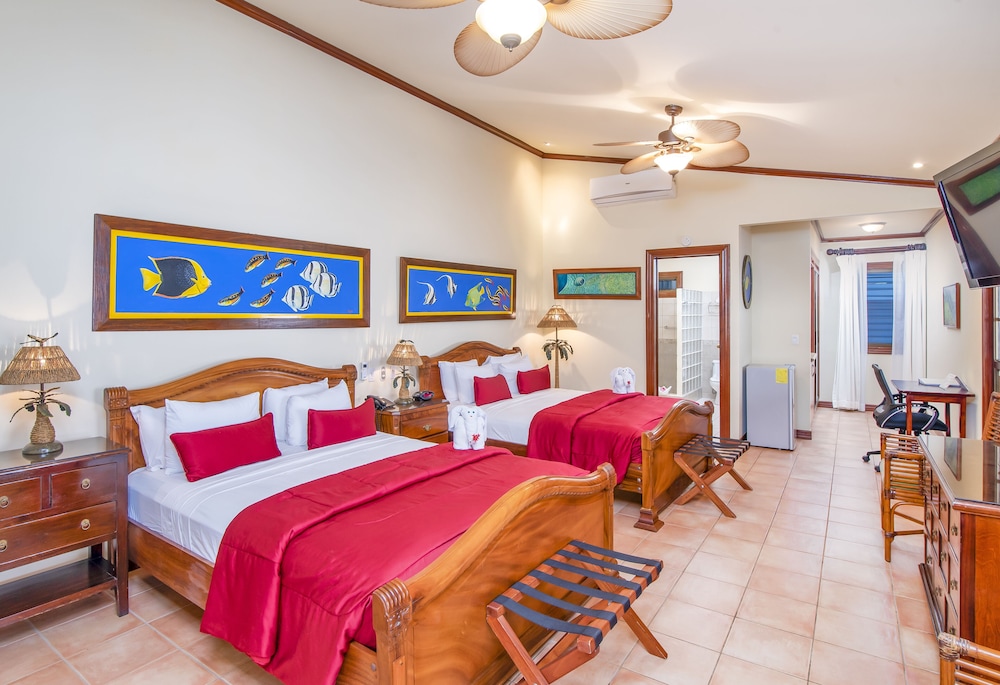 Double Room, 2 Queen Beds, Garden View - Photo 2