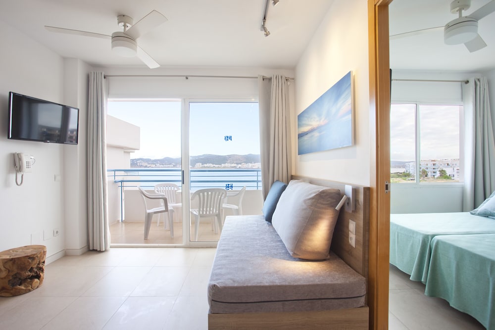 Apartment, 1 Bedroom, Balcony photo 2