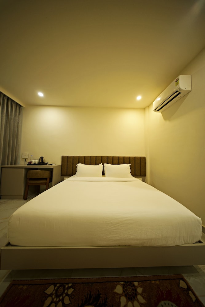 Deluxe Room - Photo 7