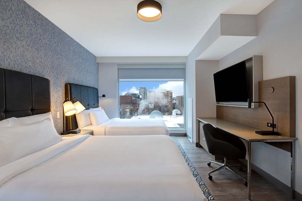 Suite, 1 Bedroom, Balcony, City View - Photo 3