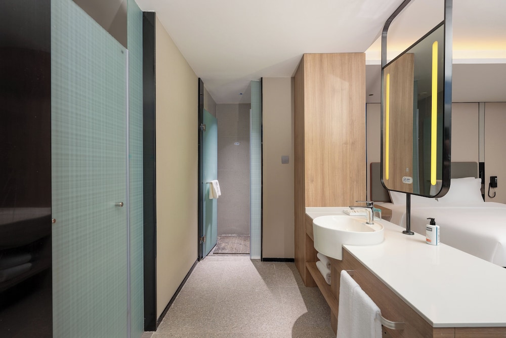 1 King Standard Extra Floor Space - Photo 4
