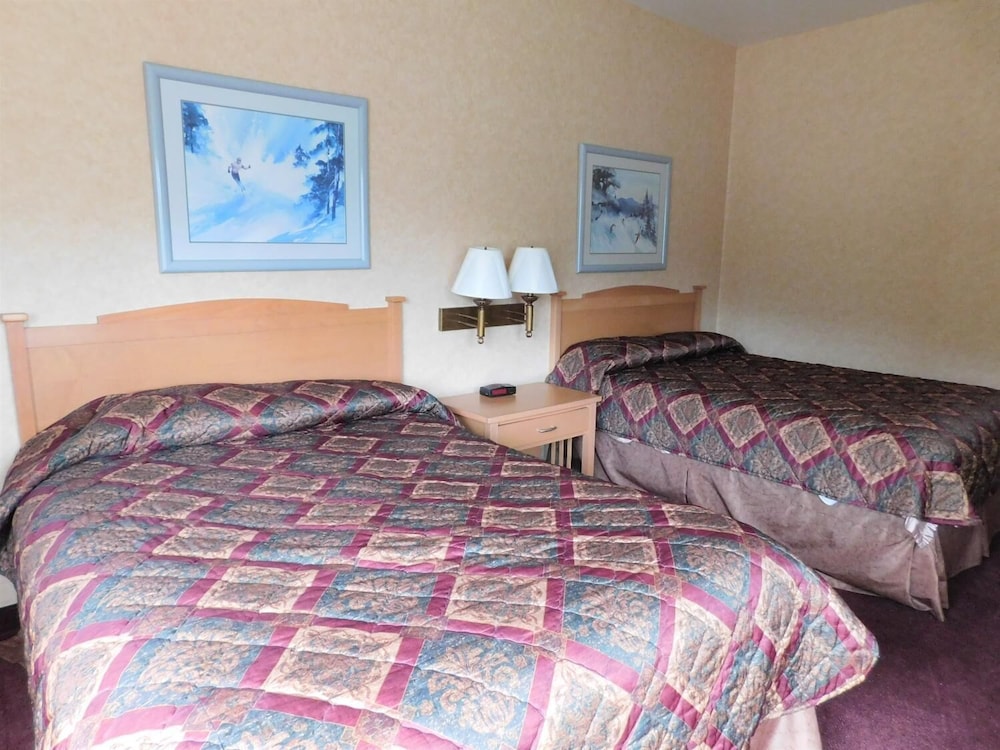 Deluxe Room, 2 Queen Beds photo 2