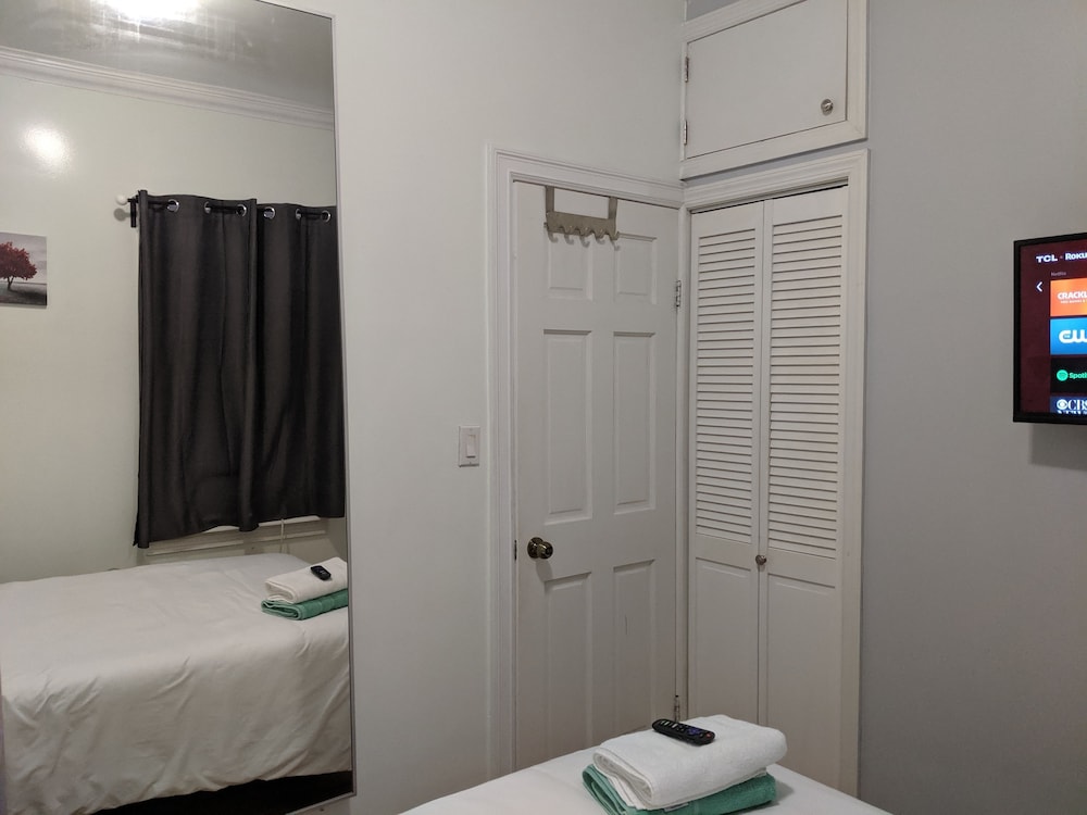 City Double Room, Shared Bathroom photo 2