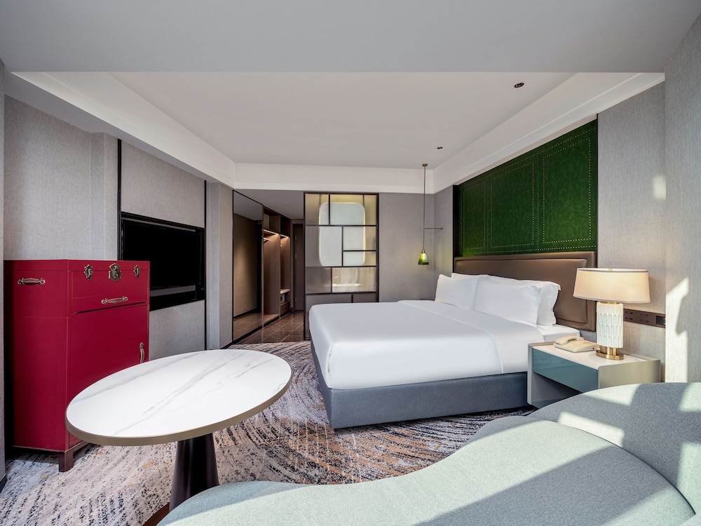 Premier Double Room, 1 Queen Bed(with Dyson hairdryer) photo 2