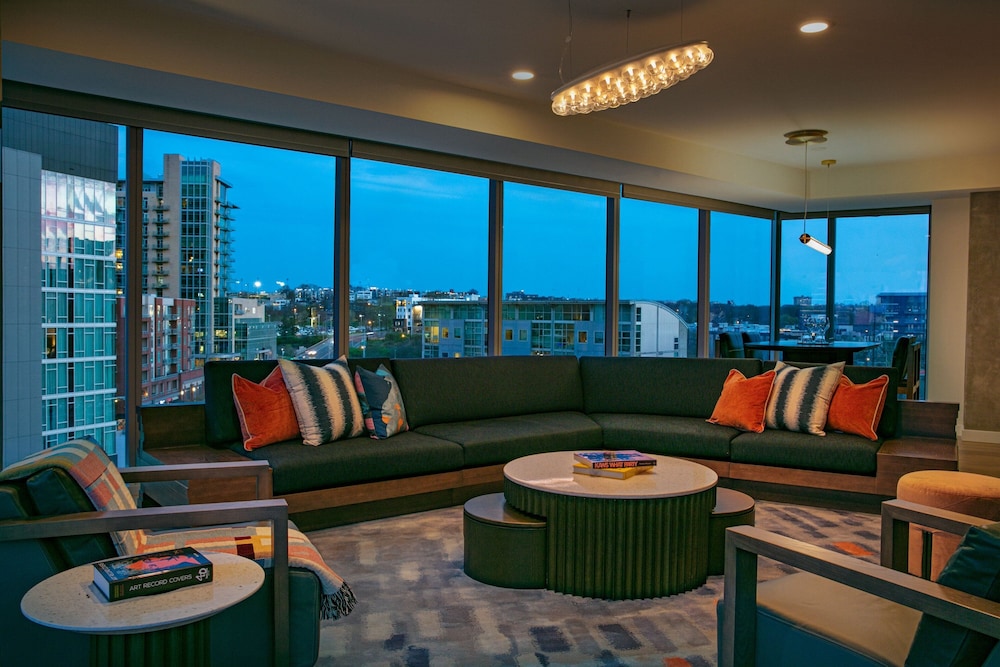 Suite, 1 Bedroom, Balcony, City View - Photo 8