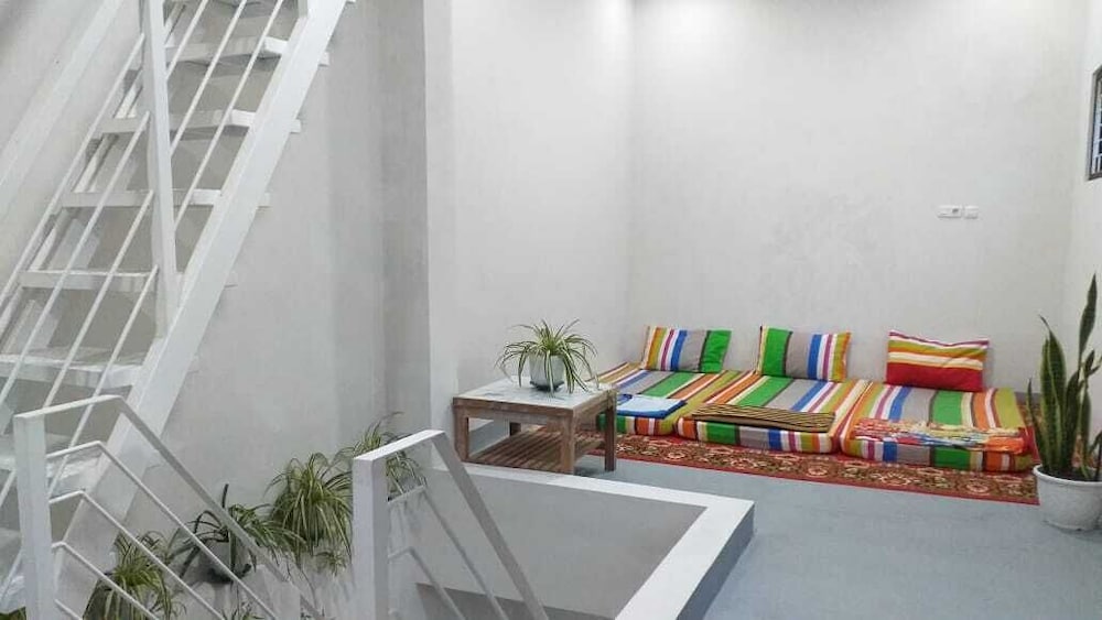 House, 3 Bedrooms photo 2