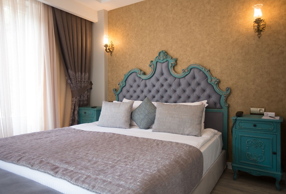 Deluxe Room, 1 King Bed, City View photo 1