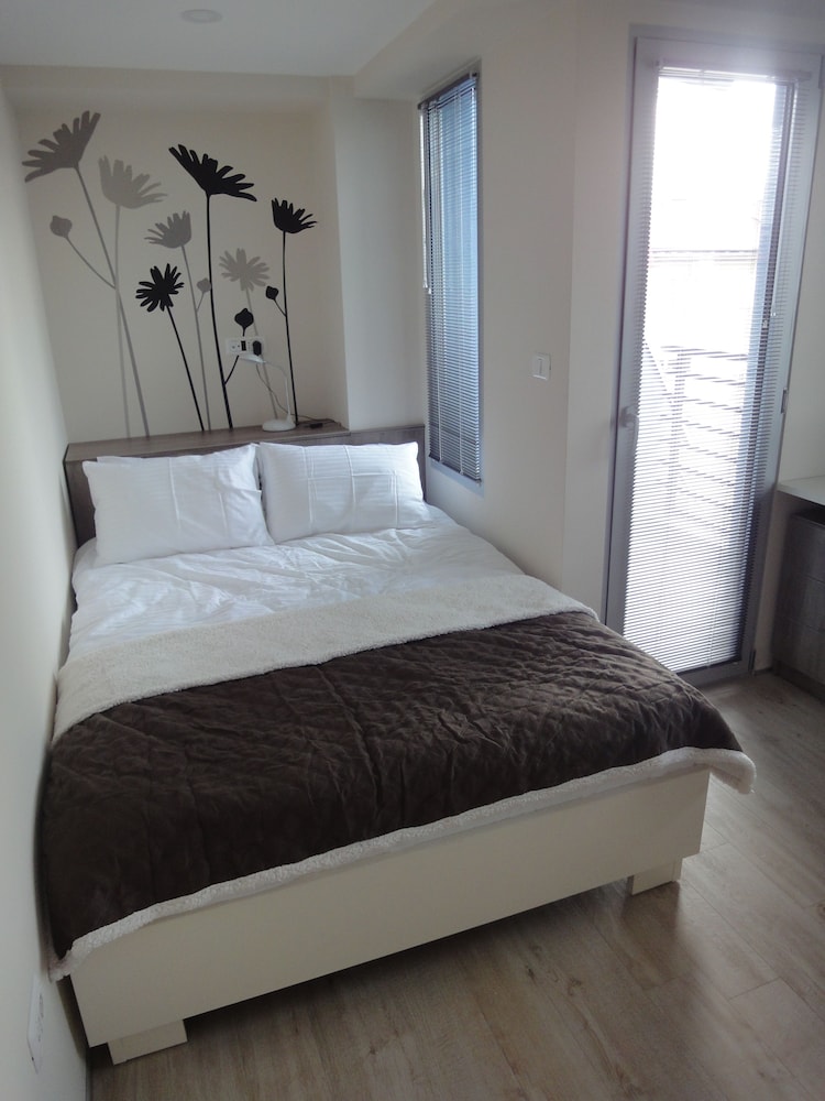 Exclusive Apartment, 2 Bedrooms, Balcony photo 2
