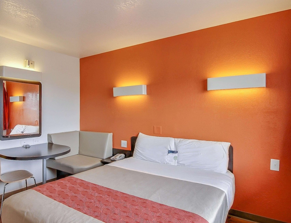 Standard Suite, 1 Queen Bed, Non Smoking photo 1
