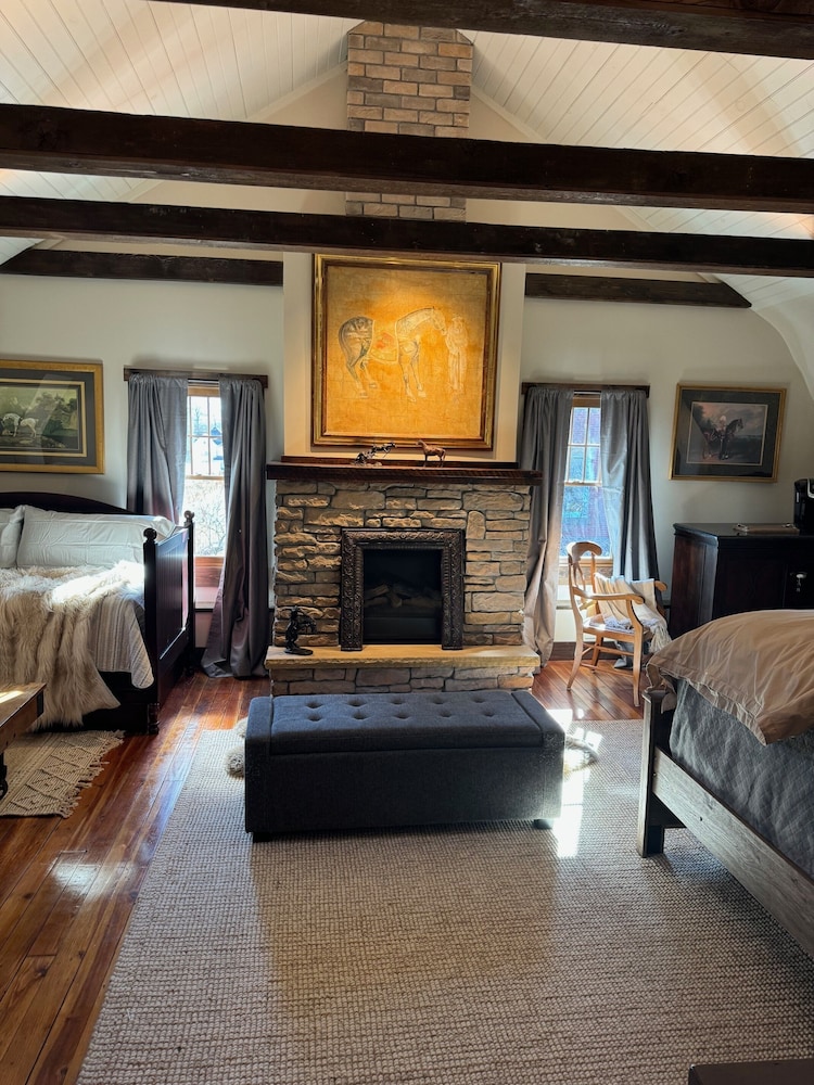 Honeymoon Cabin photo 3