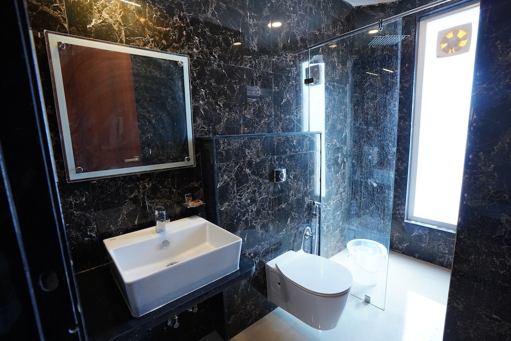 Deluxe Double Room, City View - Photo 4