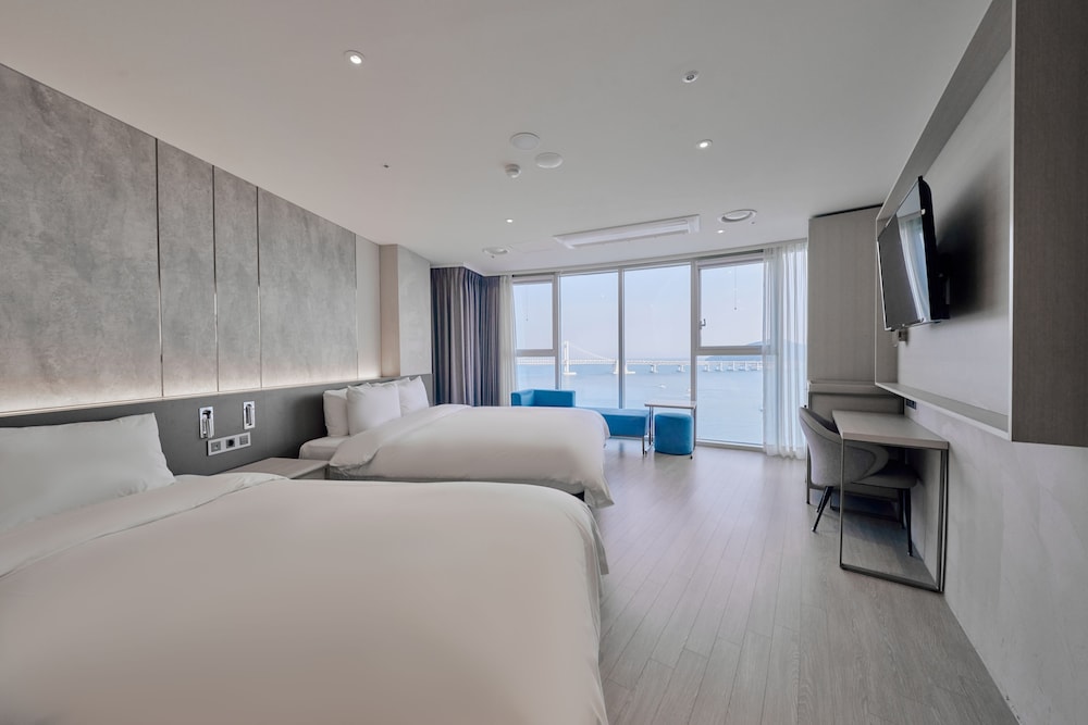 Deluxe Twin Family Room, Ocean View photo 1