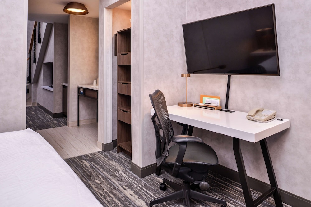 Suite, Multiple Beds - Photo 3