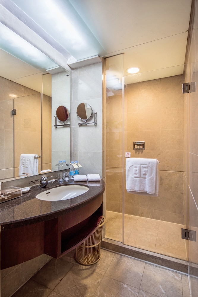 Business Double Room thumbnail 6