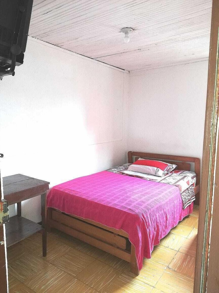 Economy Single Room, 1 Bedroom, Shared Bathroom photo 3