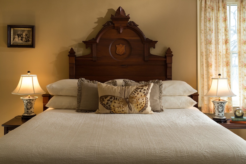 Comfort Room, 1 King Bed photo 2