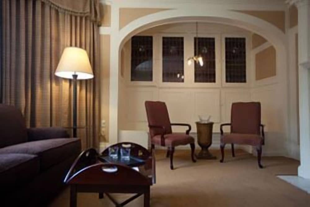 McCook Suite, 1 King Bed w/ 2 Sofabeds (McCook Mansion) photo 3