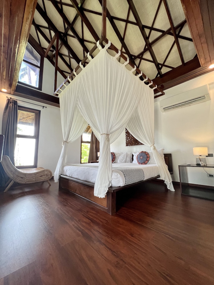 Premier Villa, 1 King Bed, Ocean View, Beachfront photo 1