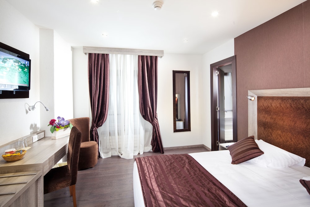 Double or Twin Room - Photo 1