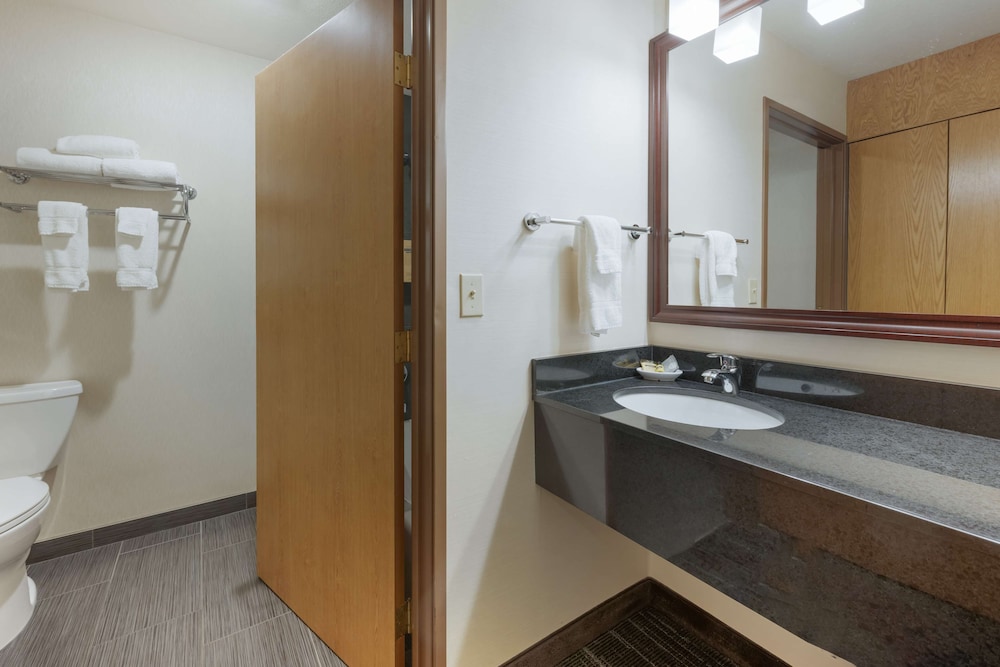 Suite, 2 Queen Beds, Non Smoking, Balcony - Photo 7