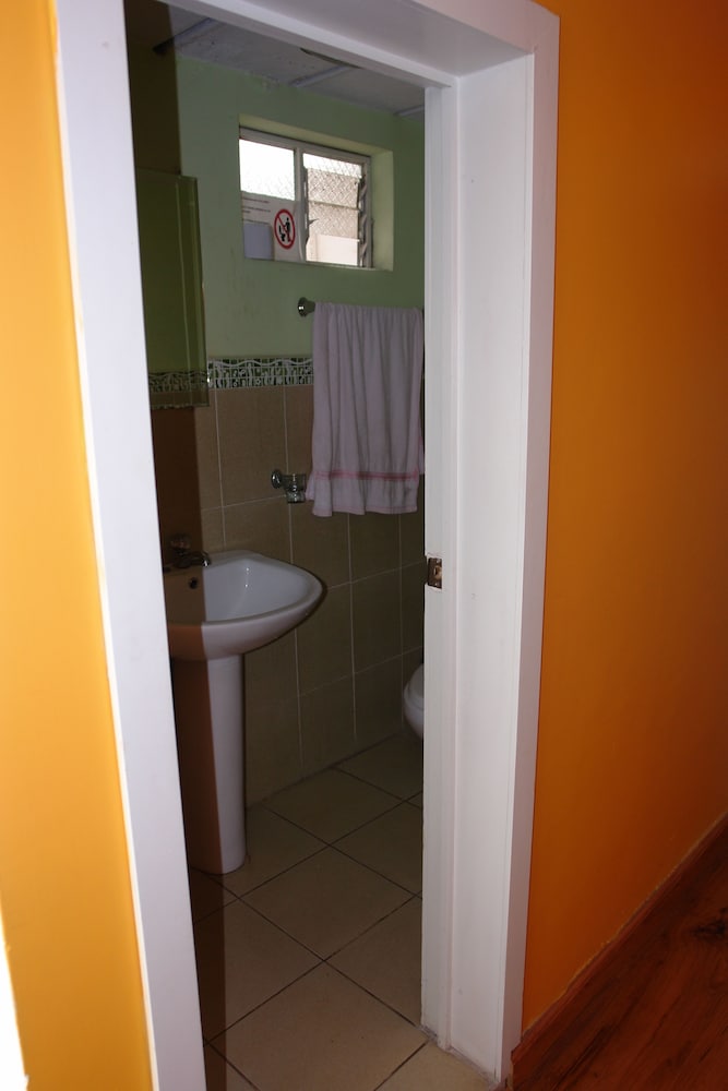 Basic Studio, Private Bathroom photo 3