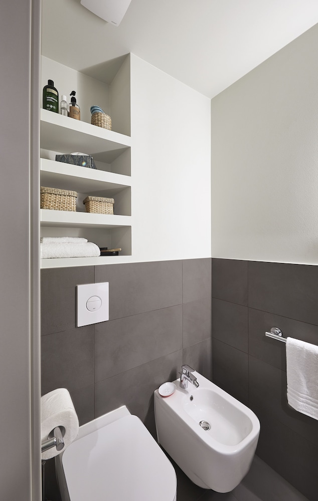 Standard Single Room thumbnail 5