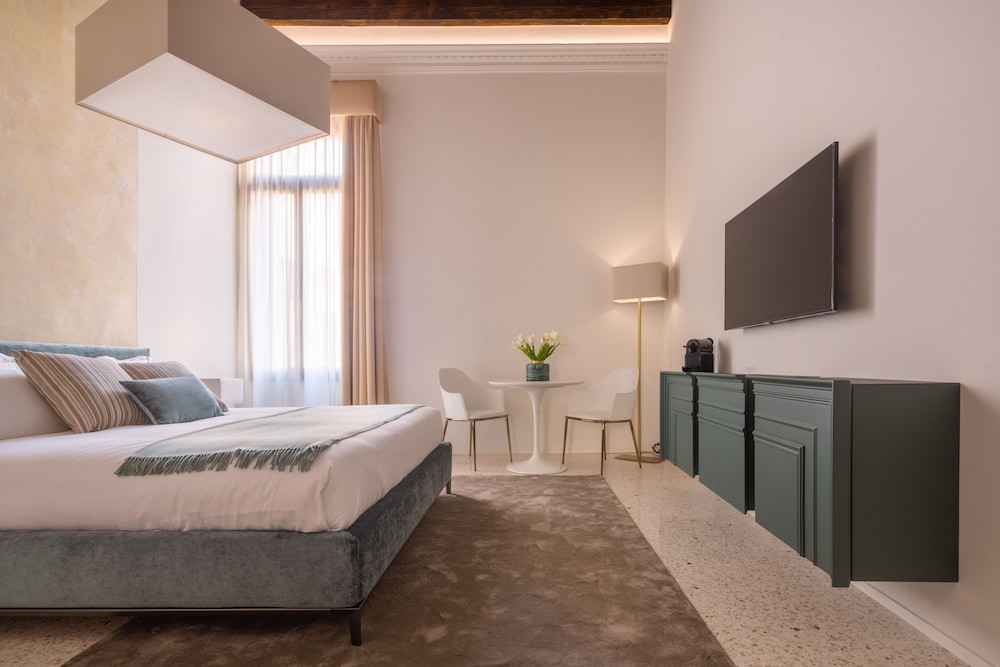 Suite (Junior Suite Dalia canal view) photo 2