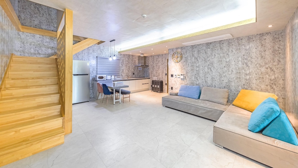 Basic Room, 3 Bedrooms (B)