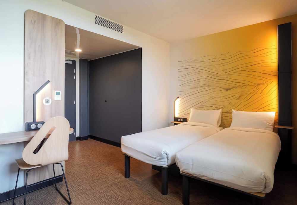 Twin Room, Non Smoking - Photo 3