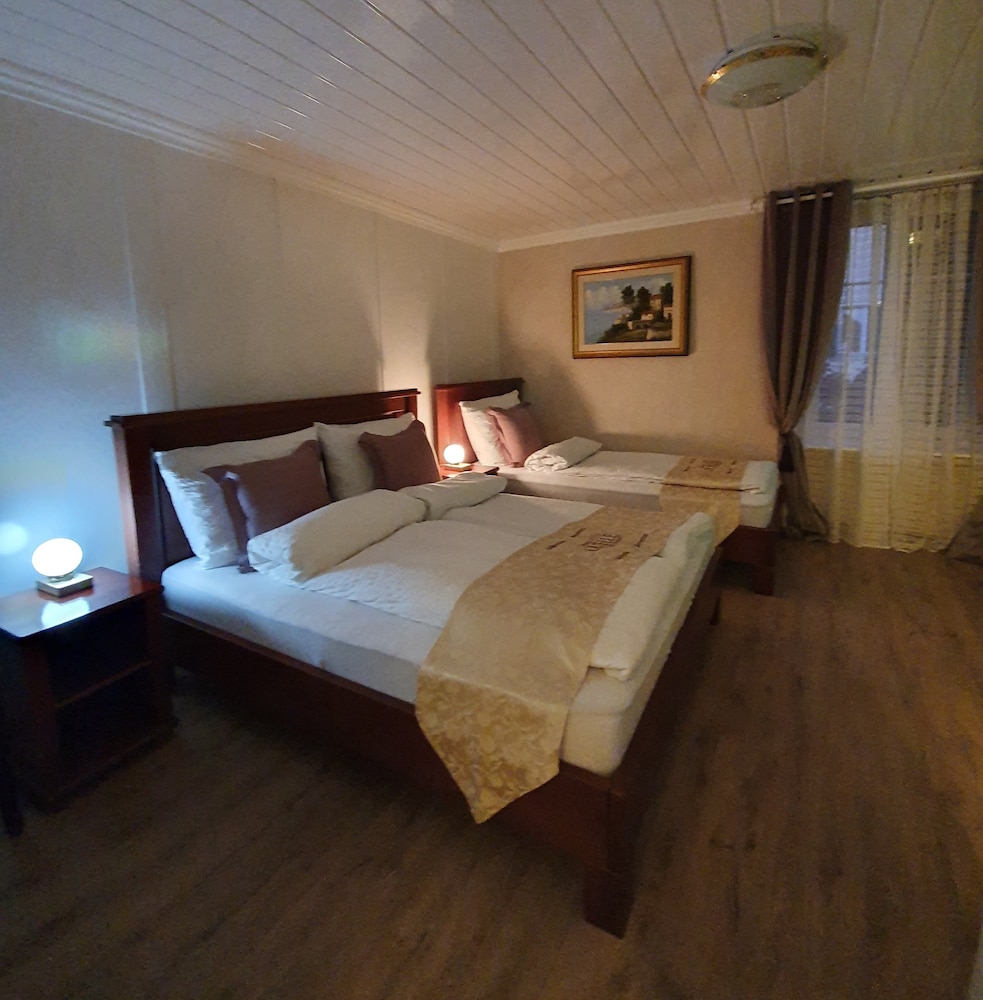 Standard Triple Room - Photo 36