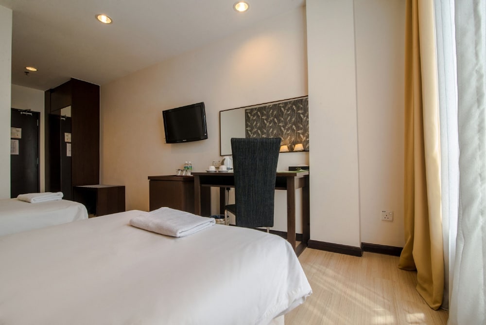 Superior Twin Room, Balcony, City View - Photo 5