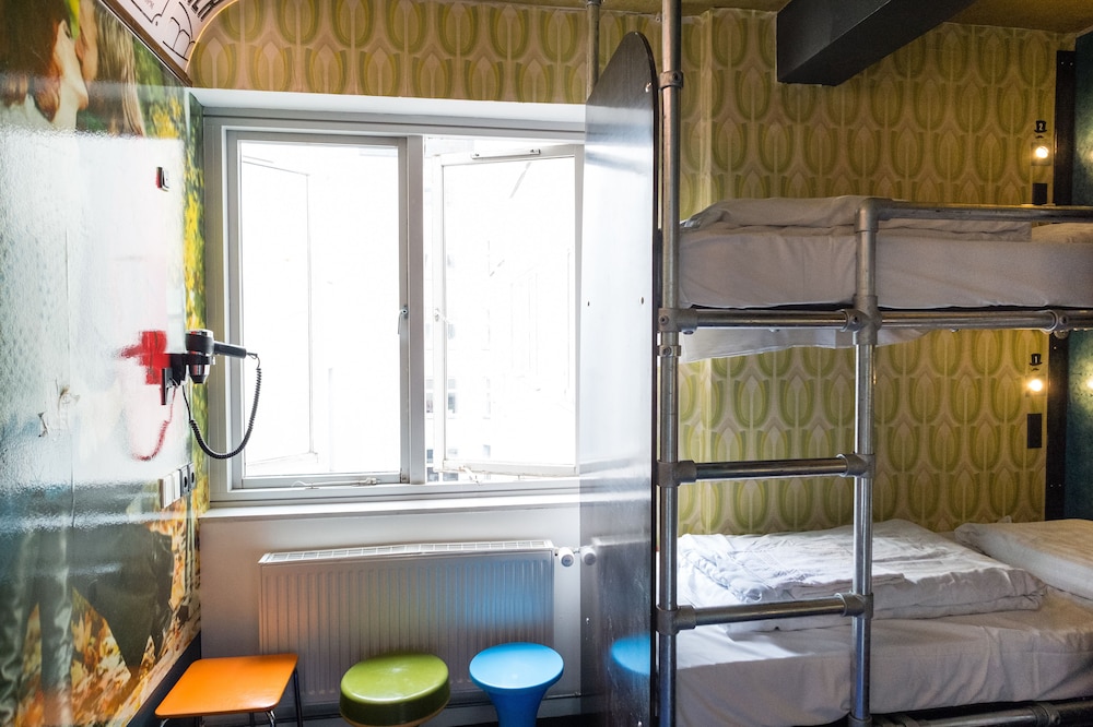 4 Bed Private Room With Shared Bathroom
