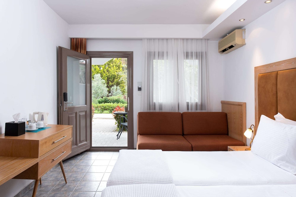 Standard Double or Twin Room, Garden View photo 2