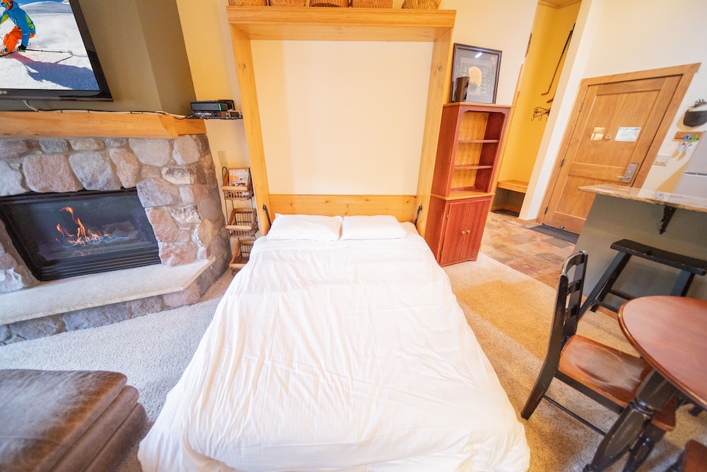 Design Condo, 1 Bedroom, Patio, Resort View (Arapahoe Lodge 8105) photo 1