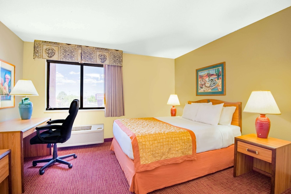 Room, 1 Queen Bed photo 1
