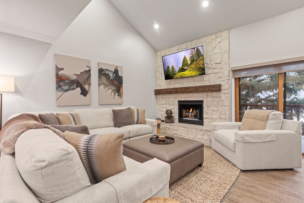 Condo, 3 Bedrooms