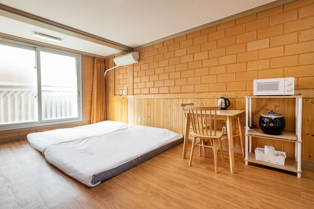 Family Room (Korean Ondol / 15PY) photo 1