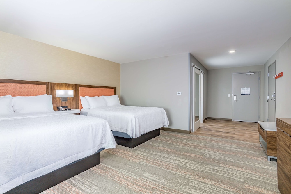 Room, 2 Queen Beds, Accessible (Roll-In Shower) - Photo 3
