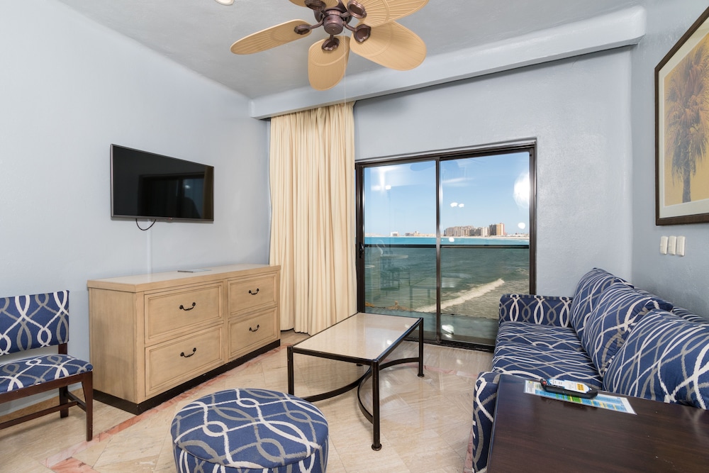 Master Suite Ocean View with Balcony King Bed & Sofa Bed - Photo 2